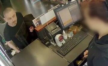 FOTO: Polícia pátra po osobách, ktoré by mohli objasniť krádež kreditnej karty