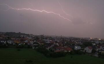 FOTO: Búrka v Bratislave a okolí