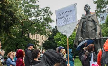 FOTO: Zamestnanci RTVS štrajkovali pred ministerstvom kultúry