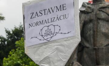 FOTO: Zamestnanci RTVS štrajkovali pred ministerstvom kultúry