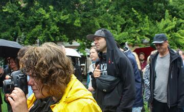 FOTO: Zamestnanci RTVS štrajkovali pred ministerstvom kultúry