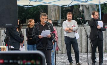 FOTO: Zamestnanci RTVS štrajkovali pred ministerstvom kultúry