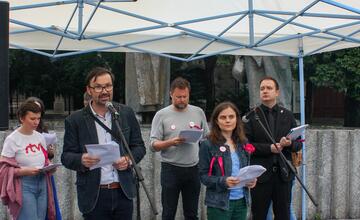 FOTO: Zamestnanci RTVS štrajkovali pred ministerstvom kultúry