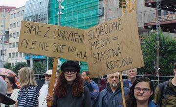 FOTO: Zamestnanci RTVS štrajkovali pred ministerstvom kultúry