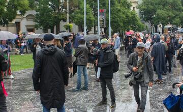 FOTO: Zamestnanci RTVS štrajkovali pred ministerstvom kultúry
