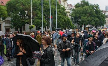 FOTO: Zamestnanci RTVS štrajkovali pred ministerstvom kultúry