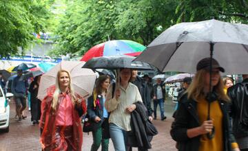 FOTO: Zamestnanci RTVS štrajkovali pred ministerstvom kultúry