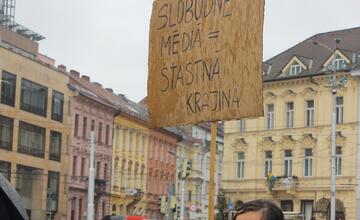 FOTO: Zamestnanci RTVS štrajkovali pred ministerstvom kultúry