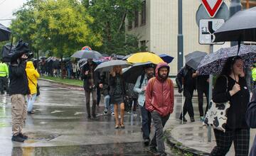 FOTO: Zamestnanci RTVS štrajkovali pred ministerstvom kultúry