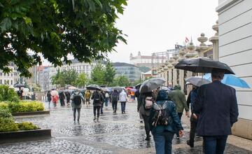 FOTO: Zamestnanci RTVS štrajkovali pred ministerstvom kultúry