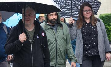 FOTO: Zamestnanci RTVS štrajkovali pred ministerstvom kultúry