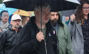 FOTO: Zamestnanci RTVS štrajkovali pred ministerstvom kultúry