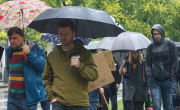FOTO: Zamestnanci RTVS štrajkovali pred ministerstvom kultúry