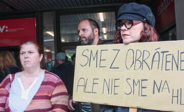 FOTO: Zamestnanci RTVS štrajkovali pred ministerstvom kultúry