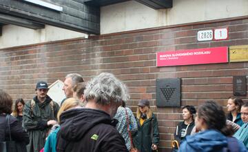 FOTO: Zamestnanci RTVS štrajkovali pred ministerstvom kultúry