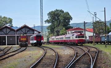 FOTO: V Rači sa koná celoslovenský zraz historických železničných vozidiel