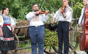FOTO: V bratislavskej ZOO otvorili nový Gazdovský dvor. Deti si môžu prísť pohladkať kontaktné kozičky 