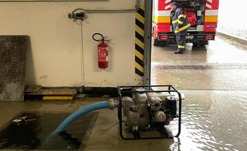 FOTO: Bratislavskí hasiči zasahovali pre extrémne počasie viac než 100-krát