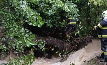 FOTO: Záplavy v Ivanke pri Dunaji. Hasiči odstraňujú rozsiahle škody