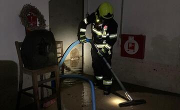 FOTO: Záplavy v Ivanke pri Dunaji. Hasiči odstraňujú rozsiahle škody