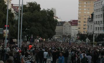 FOTO: Kultúrny štrajk v Bratislave. Na pódiu vystúpil aj Tomáš Maštalír