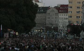 FOTO: Kultúrny štrajk v Bratislave. Na pódiu vystúpil aj Tomáš Maštalír