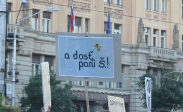 FOTO: Kultúrny štrajk v Bratislave. Na pódiu vystúpil aj Tomáš Maštalír