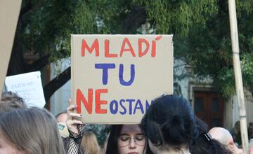 FOTO: Kultúrny štrajk v Bratislave. Na pódiu vystúpil aj Tomáš Maštalír