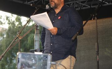 FOTO: Kultúrny štrajk v Bratislave. Na pódiu vystúpil aj Tomáš Maštalír