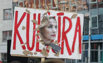 FOTO: Kultúrny štrajk v Bratislave. Na pódiu vystúpil aj Tomáš Maštalír