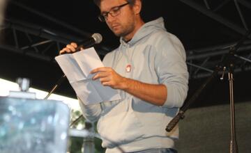 FOTO: Kultúrny štrajk v Bratislave. Na pódiu vystúpil aj Tomáš Maštalír