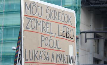 FOTO: Kultúrny štrajk v Bratislave. Na pódiu vystúpil aj Tomáš Maštalír