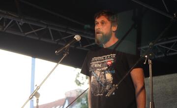 FOTO: Kultúrny štrajk v Bratislave. Na pódiu vystúpil aj Tomáš Maštalír