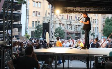 FOTO: Kultúrny štrajk v Bratislave. Na pódiu vystúpil aj Tomáš Maštalír