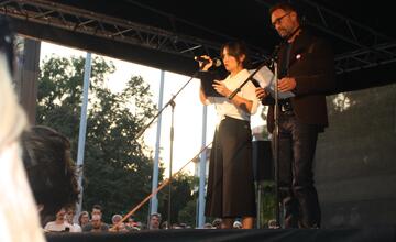 FOTO: Kultúrny štrajk v Bratislave. Na pódiu vystúpil aj Tomáš Maštalír