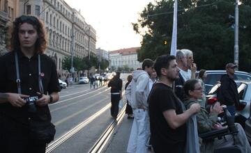 FOTO: Kultúrny štrajk v Bratislave. Na pódiu vystúpil aj Tomáš Maštalír