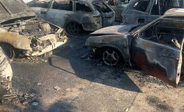 FOTO: Nočný požiar áut na Pionierskej 