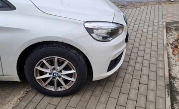 FOTO: Senčanov rozhorčilo parkovanie pri Terne. Nový chodník využívajú autá, nie chodci