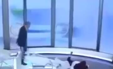 FOTO: Poslanec Huliak spadol zo stoličky v STVR 