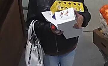 FOTO: Polícia pátra po osobe podozrivej z krádeže v Devínskej
