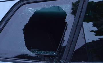 FOTO: Skrutkovačom poškodil 16 vozidiel 