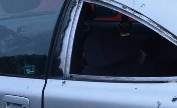 FOTO: Skrutkovačom poškodil 16 vozidiel 