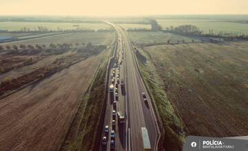 FOTO: Hromadná nehoda siedmych vozidiel na R7