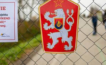 FOTO: Počas víkendu bude Cyklomost slobody oplotený ostnatým drôtom