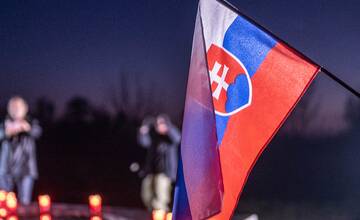 FOTO: Počas víkendu bude Cyklomost slobody oplotený ostnatým drôtom