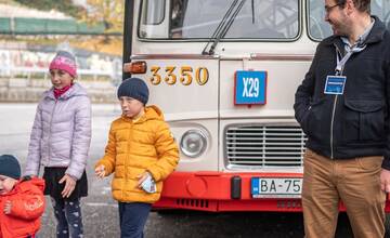 FOTO: Počas víkendu bude Cyklomost slobody oplotený ostnatým drôtom