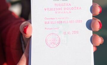 FOTO: Počas víkendu bude Cyklomost slobody oplotený ostnatým drôtom