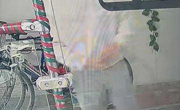 FOTO: Polícia pátra po mužovi, ktorý ukradol šperky zo záložne v Dúbravke