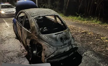 FOTO: Požiar Volkswagenu v Lozorne