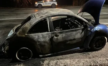 FOTO: Požiar Volkswagenu v Lozorne